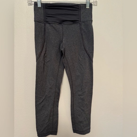 Lululemon Rehearsal Crop Leggings in Heathered Gray Size 2. - Picture 3 of 11